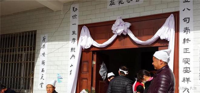 球盟会入口：活不起更死不起！殡仪馆纸棺880两分钟悼词1200谁在背后撑腰(图4)