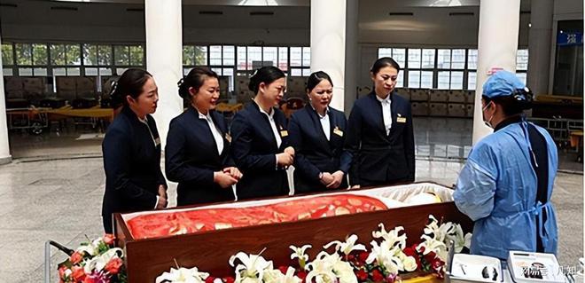 球盟会入口：活不起更死不起！殡仪馆纸棺880两分钟悼词1200谁在背后撑腰(图14)