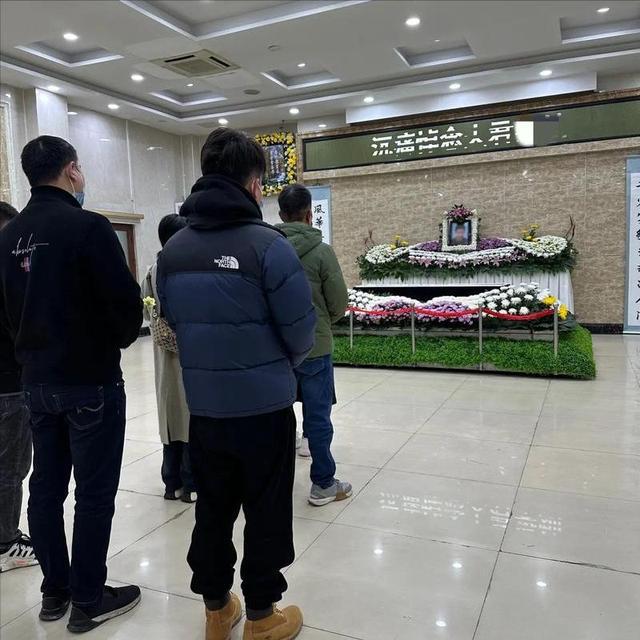 活不起更死不起！殡仪馆纸棺材880念两分钟悼词1200凭什么(图10)