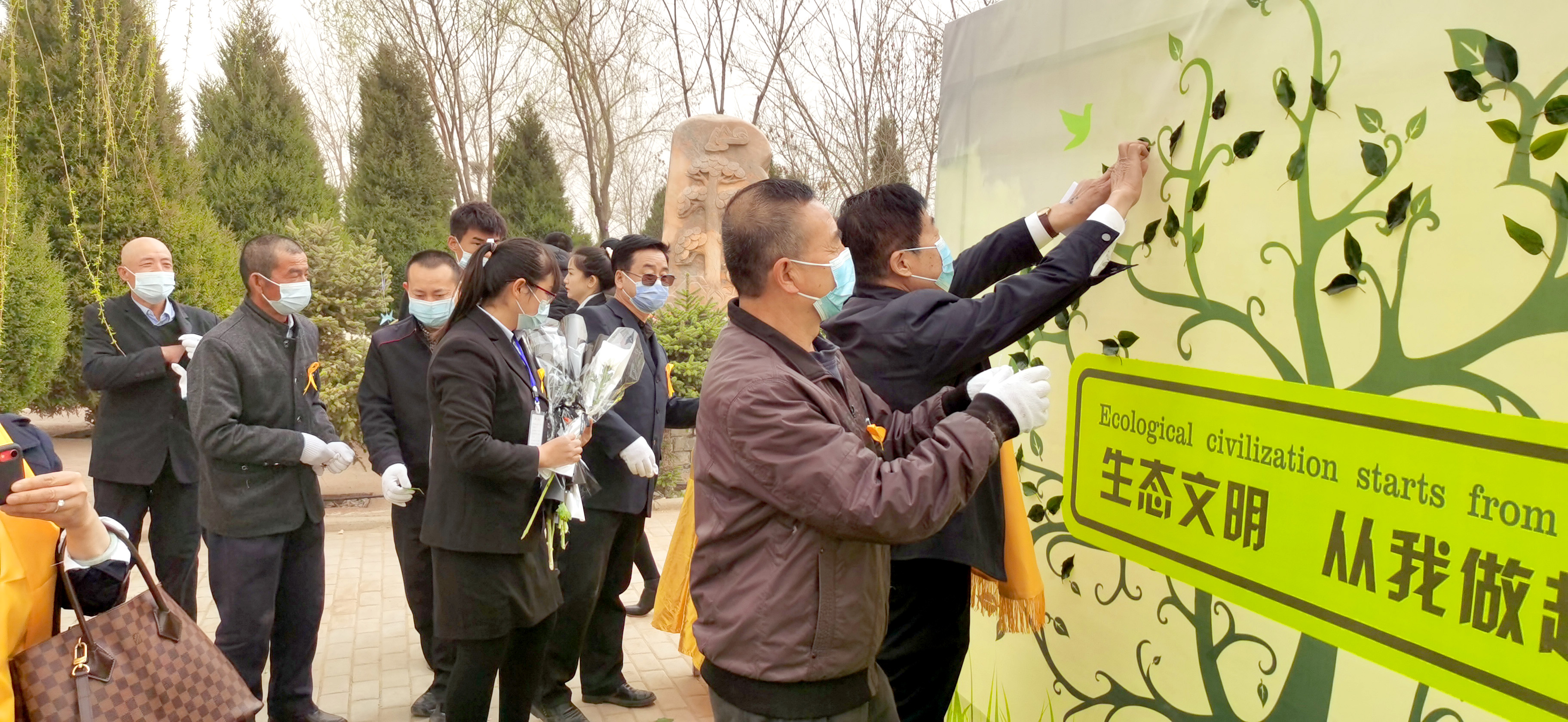 清明祭英烈 传承正当时 福州各地掀起文明殡葬新风(图1)