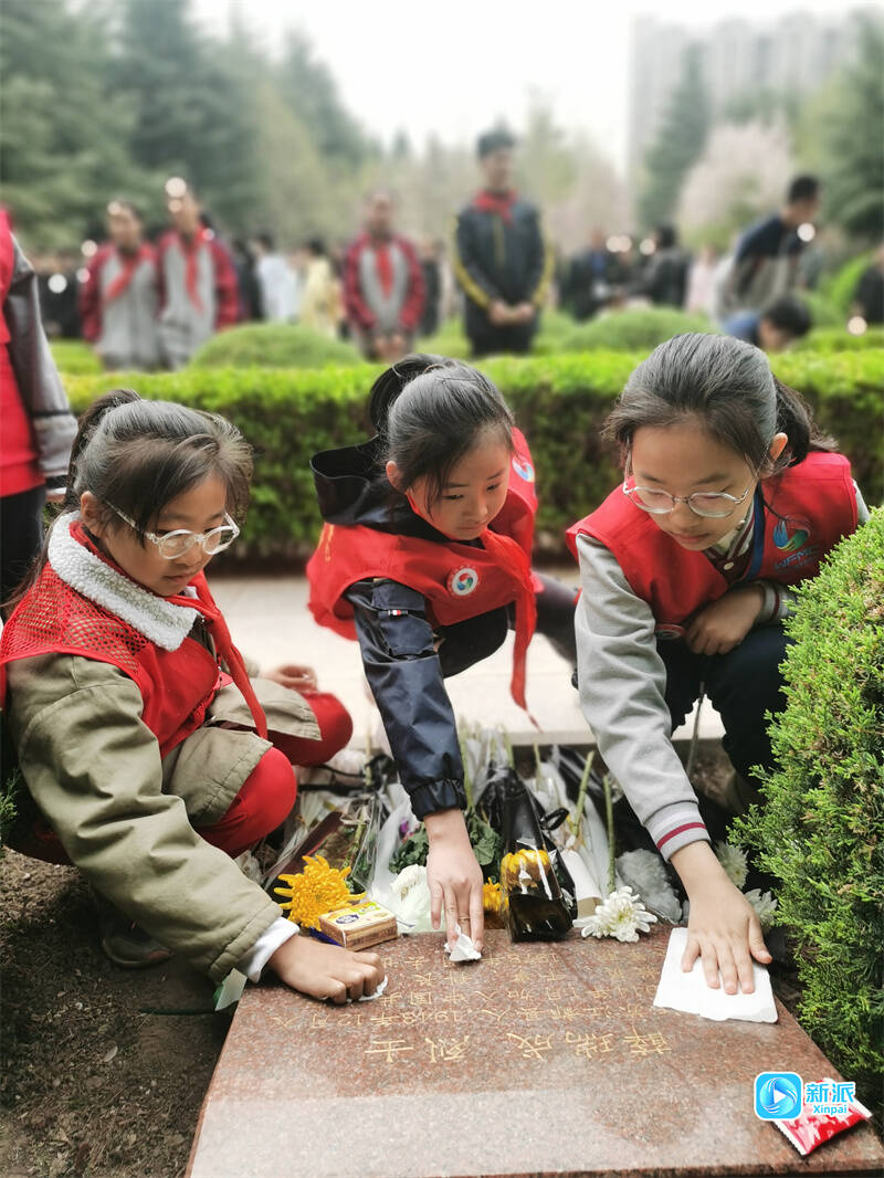 中小学生走进潍坊市革命烈士陵园 传承红色基因 赓续英烈精神(图6)