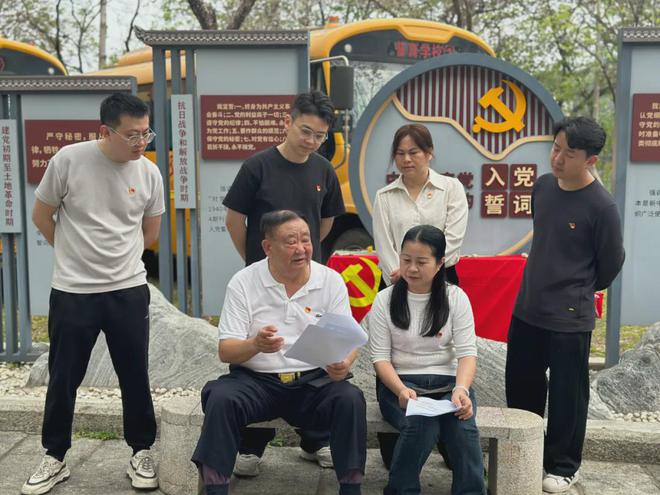 “三个党组织”在丰山烈士陵园开展中央八项规定精神学习教育(图6)