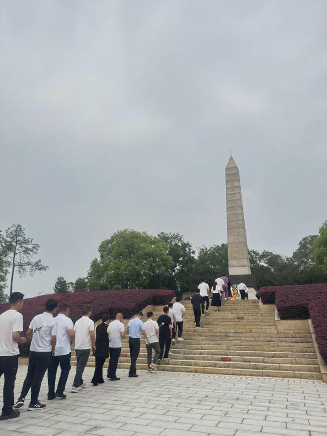 “三个党组织”在丰山烈士陵园开展中央八项规定精神学习教育(图9)