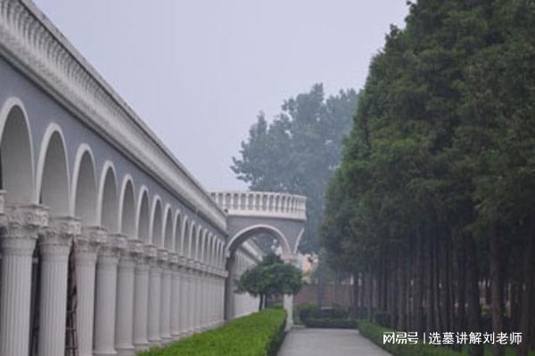 西静园公墓“轻葬”新趋势：年轻人如何规划万元级智慧安葬？(图2)