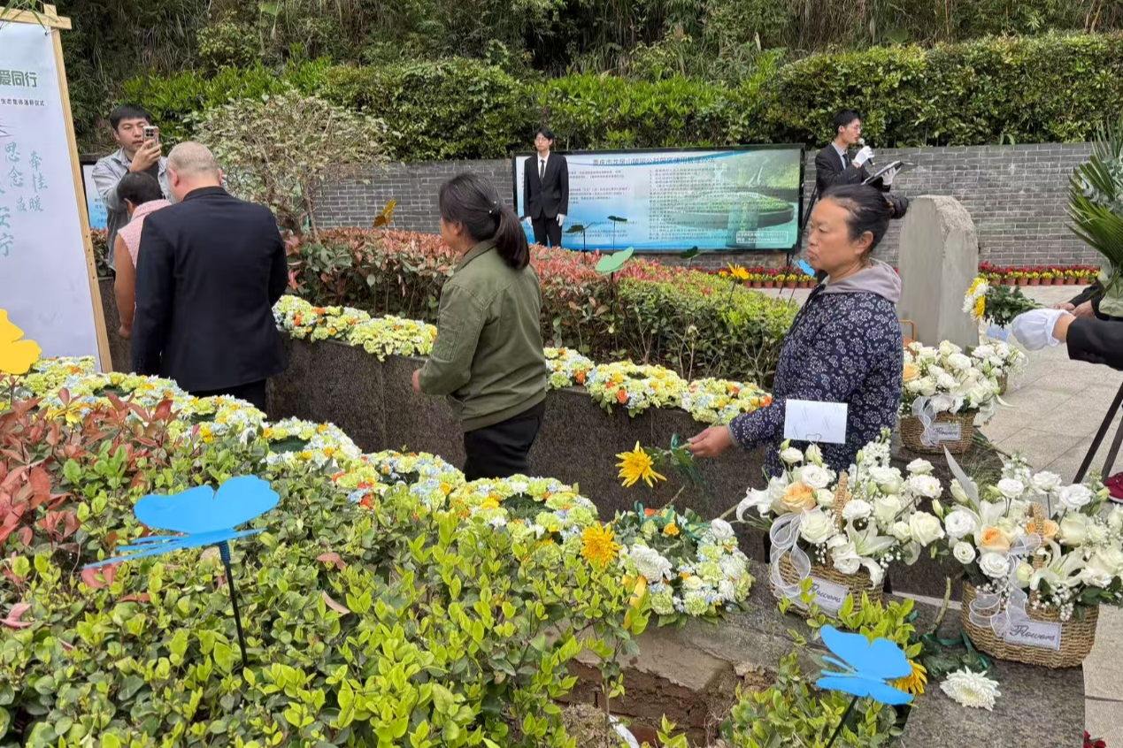 重庆龙居山陵园举行第七届公益生态葬活动(图1)