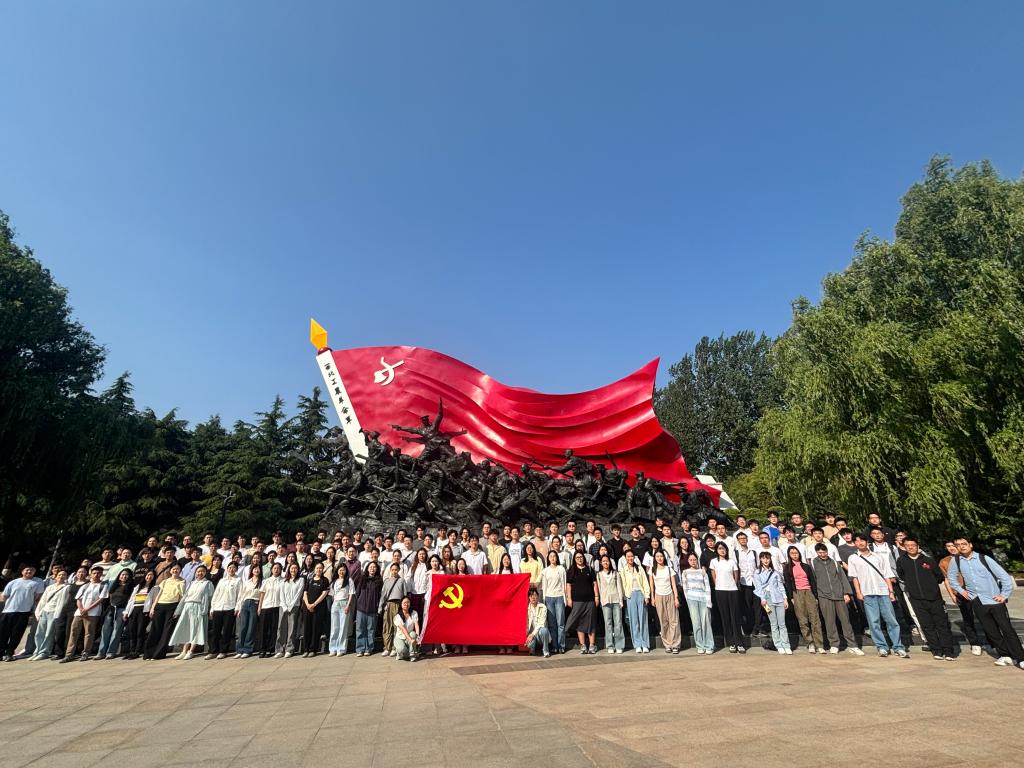 西安交大举办“走中国青年知识分子成长的正确道路”研究生骨干研修活动(图1) 西安交大举办“走中国青年知识分子成长的正确道路”研究生骨干研修活动(图1)