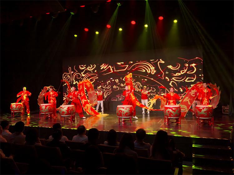 以爱为钥筑梦未来！青岛市首届困境儿童公益汇演温情上演(图9)