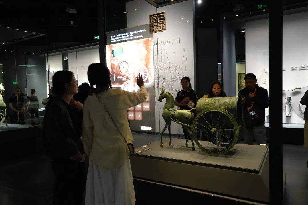 东西问丨袁炜：出土于贵州的东汉铜车马蕴藏怎样的文明交汇故事？(图3)