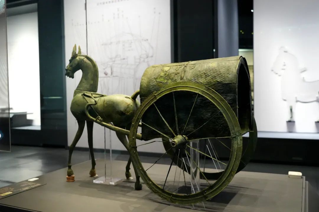 东西问丨袁炜：出土于贵州的东汉铜车马蕴藏怎样的文明交汇故事？(图1)