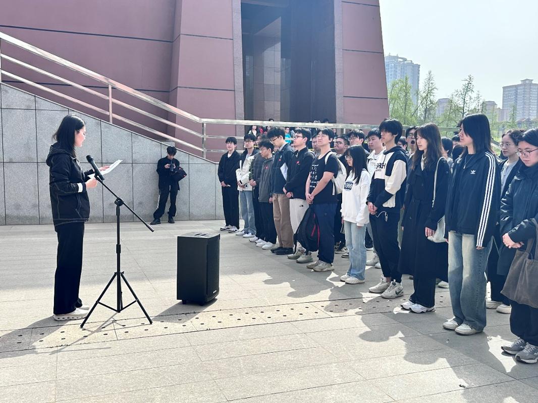 【双院协同】南洋书院联合电气学院组织师生清明赴西安烈士陵园祭扫(图5)