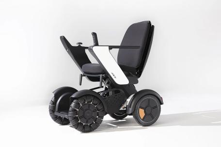 上海养老展闭幕！适途代步车助力“移动式智慧康养”革命重塑银发生活新生态(图2)