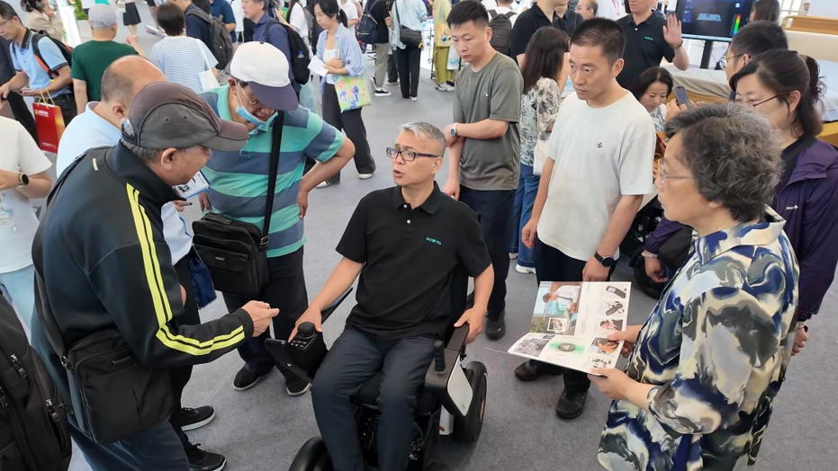 上海养老展闭幕！适途代步车助力“移动式智慧康养”革命重塑银发生活新生态(图1)