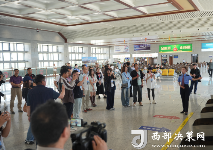 球盟会：发现最美铁路·银西高铁赓续红色血脉｜ 银西高铁：穿越黄土高原的红色动脉 赓续革命老区的奋进新篇(图5)