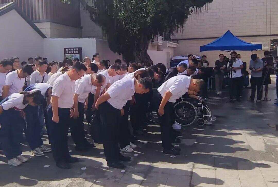 今日再送黄老一程！黄旭华院士骨灰在家乡汕尾安葬(图1)