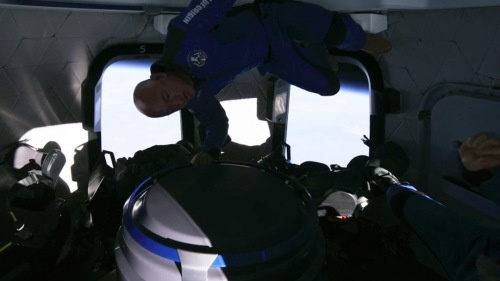 球盟会入口：2万起价的太空葬礼炸了150位客户的骨灰(图10)