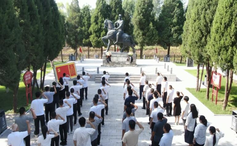 亳州市沉浸式“红色套餐”推动第16个“全市党员干部党史教育日”活动走深走实(图2)