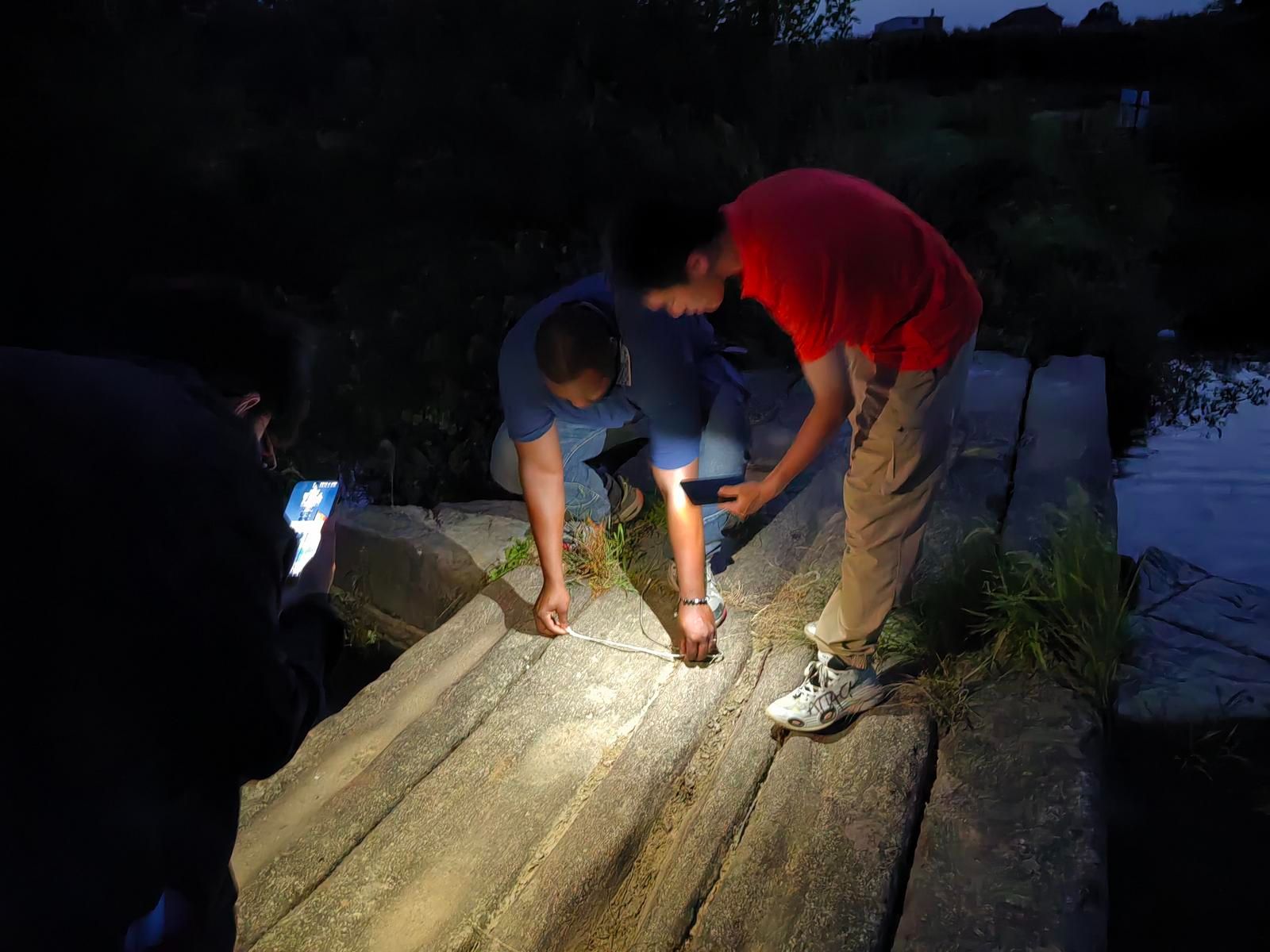 津巴布韦留学生参与安徽高校“三下乡” 勘踏徽州古桥领略文化之美(图3)