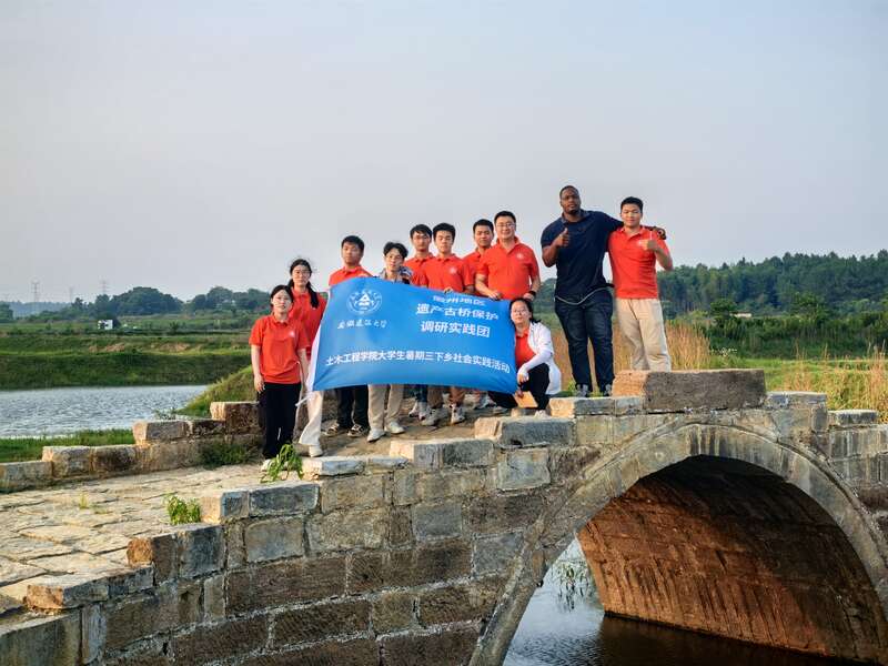 津巴布韦留学生参与安徽高校“三下乡” 勘踏徽州古桥领略文化之美(图4)