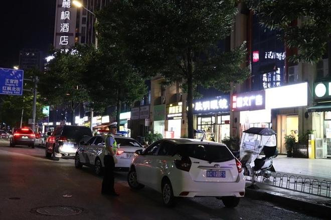 “边角地”巧变停车位！贵州清镇三千个泊车位尽显城市治理“绣花功”(图2)