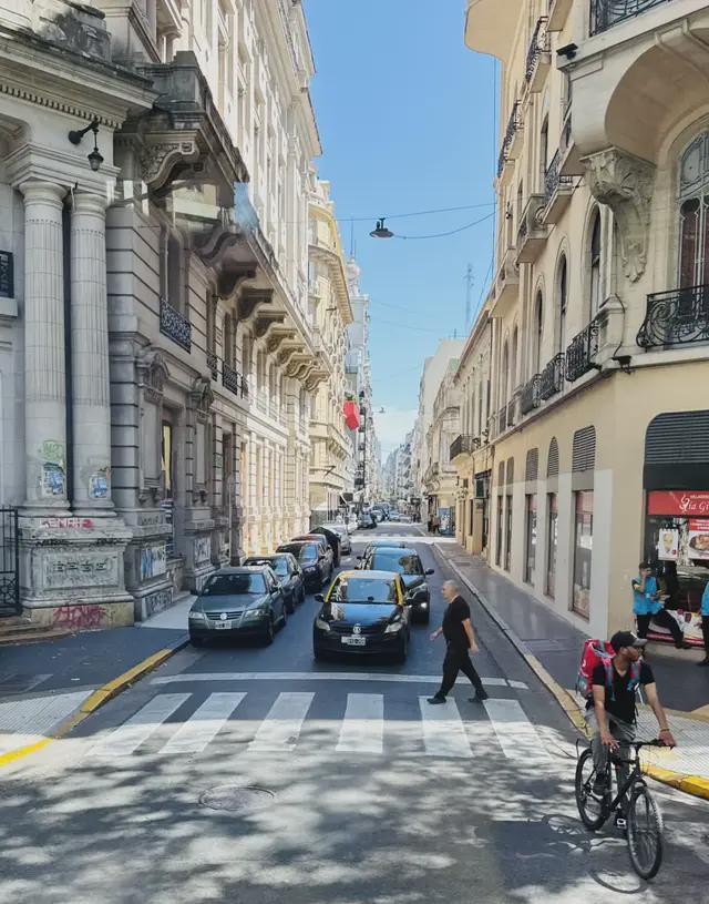 站在布宜诺斯艾利斯街头我想起了哈耶克(图1)