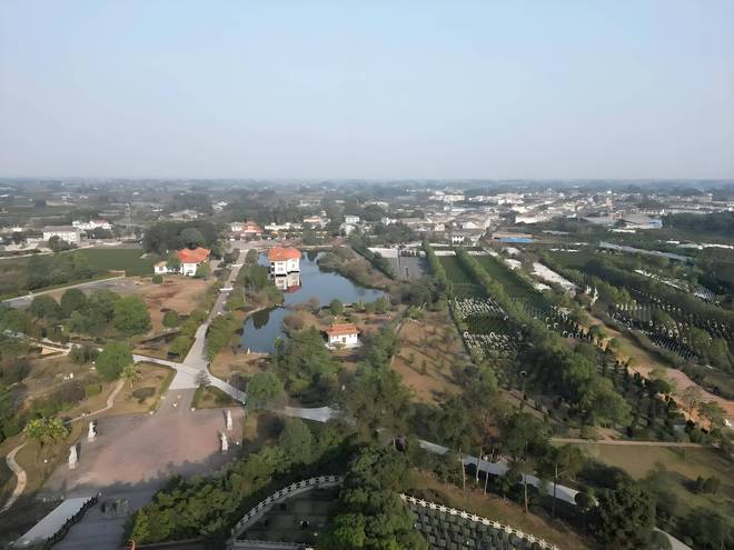 成都【红枫艺术陵园】2025官网：墓地电话_价格_地址_预约(图2)