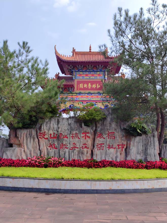 成都【红枫艺术陵园】2025官网：墓地电话_价格_地址_预约(图1)