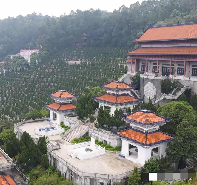 球盟会入口：李兆基“家族墓园”曝光占地很大亭台楼阁非常壮观落叶归根(图2)