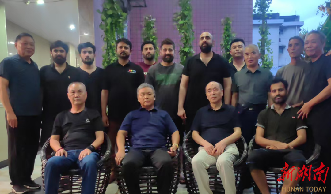 湘西大山里巴铁遇见援巴英雄(图1)