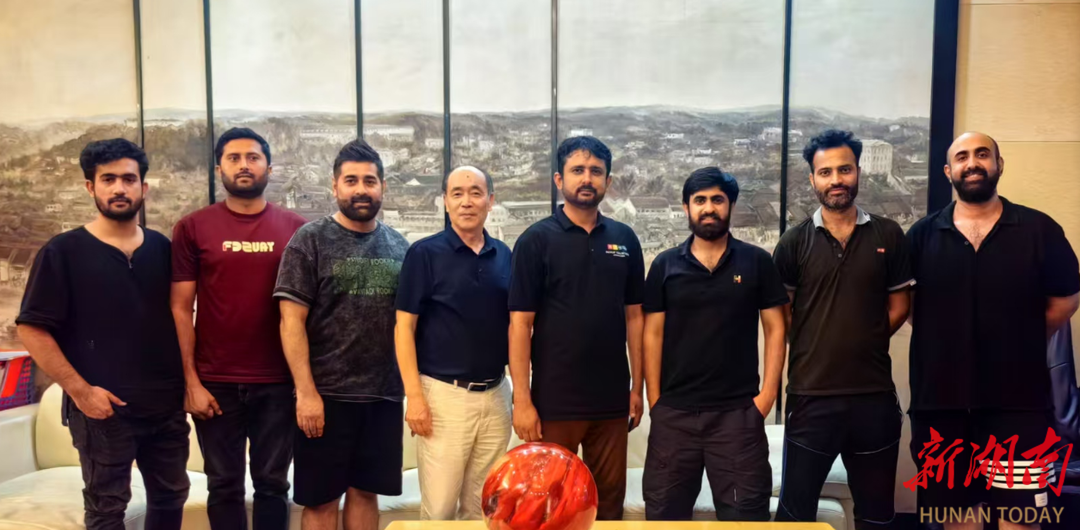 湘西大山里巴铁遇见援巴英雄(图3)