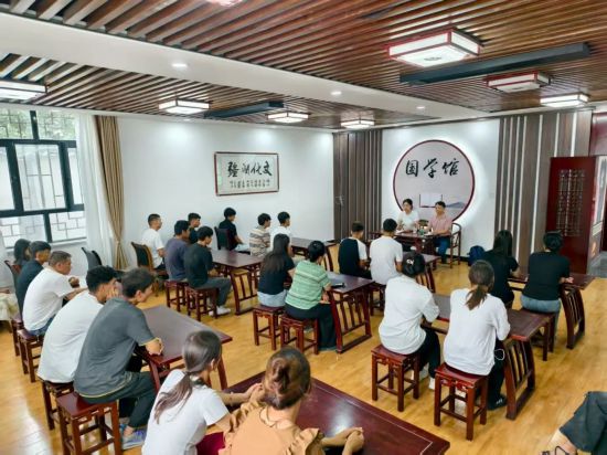 沪喀青年“双向奔赴”：思想共振共绘援疆新图景(图4)