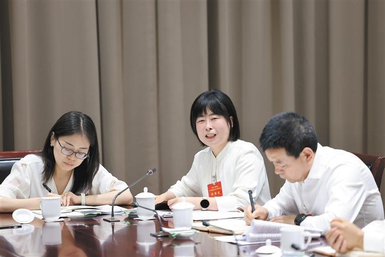 在文化强省建设中争做西部示范——与会人员围绕加快建设文化强省目标谈落实话举措(图2)