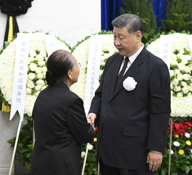 热地遗体在京火化 习等到八宝山革命公墓送别(图1)