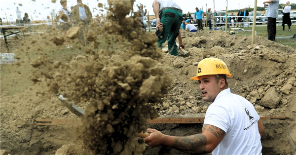 球盟会：匈牙利举办另类“挖坟大赛”：寻找又快又好的掘墓达人(图4)