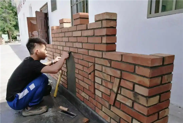 球盟会：匈牙利举办另类“挖坟大赛”：寻找又快又好的掘墓达人(图5)