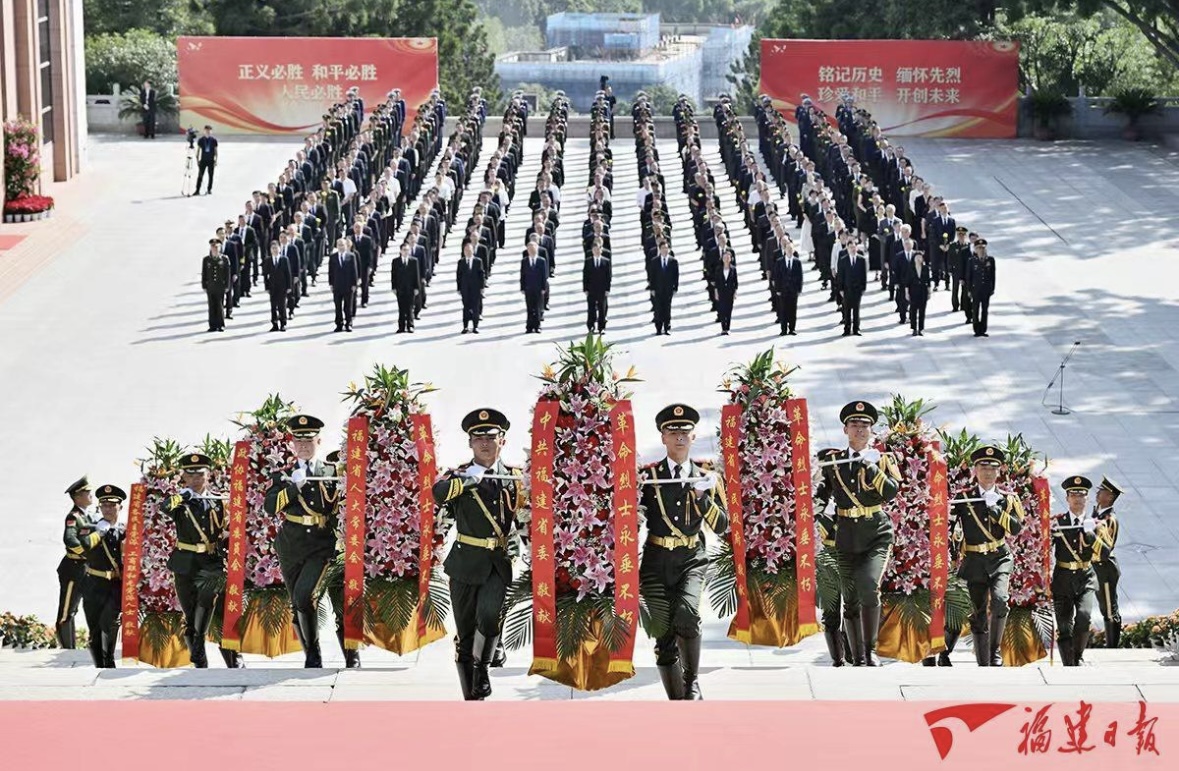 烈士纪念日向革命烈士敬献花篮仪式在榕举行(图1)
