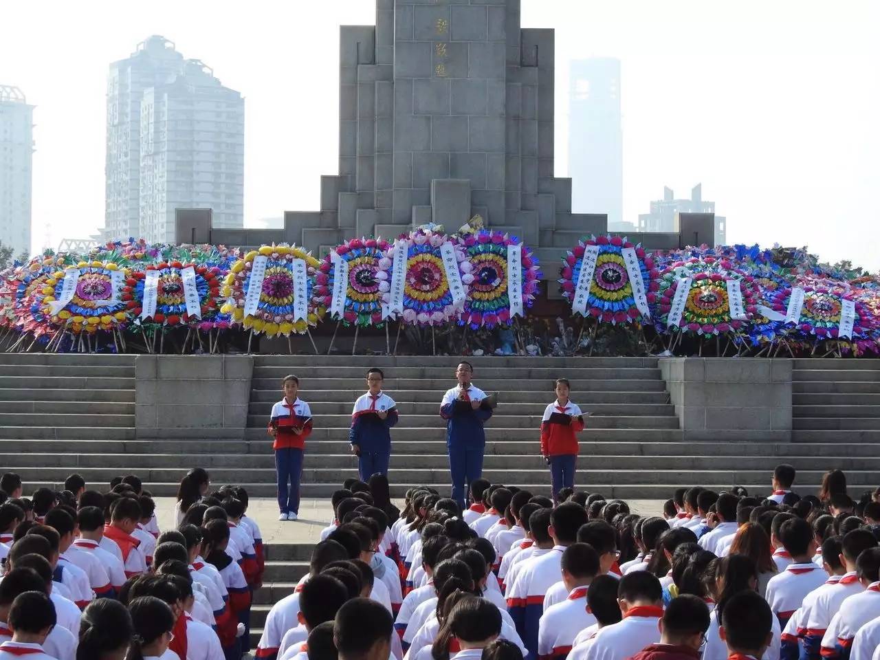球盟会入口：缅怀先烈感恩先辈双十中学初一师生祭扫厦门革命烈士陵园(图6)