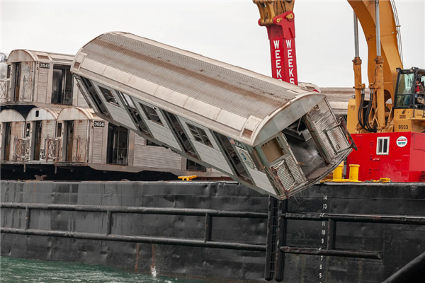 球盟会：迈阿密将22辆“汽车”推入海底 给珊瑚当家(图5)