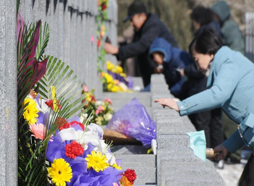 湖北一市殡葬管理所副所长被查！(图1)