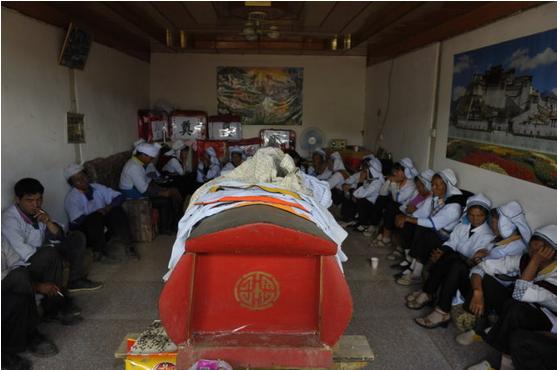 三部门完善殡葬服务收费政策！土葬区遗体深埋不留坟头等给予奖补(图1)