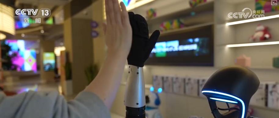 “智慧+养老”服务科技创新再发力 智慧“享”老为银发族兜牢稳稳幸福(图3)